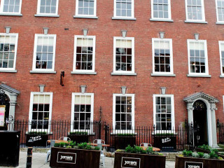 Café Cafetaria Eetcafé 'n Tip